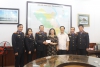 Nguyên Phó Viện trưởng VKSND tối cao thăm và tặng quà cho cán bộ kiểm sát bị lũ lụt tại VKSND tỉnh Quảng Bình.