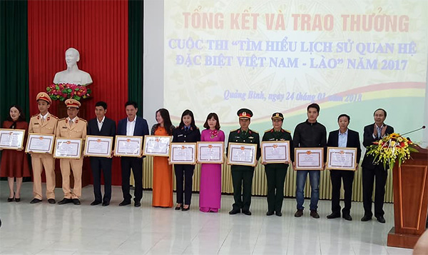 Trao giải cuộc thi “Tìm hiểu lịch sử quan hệ đặc biệt Việt Nam – Lào 2017”