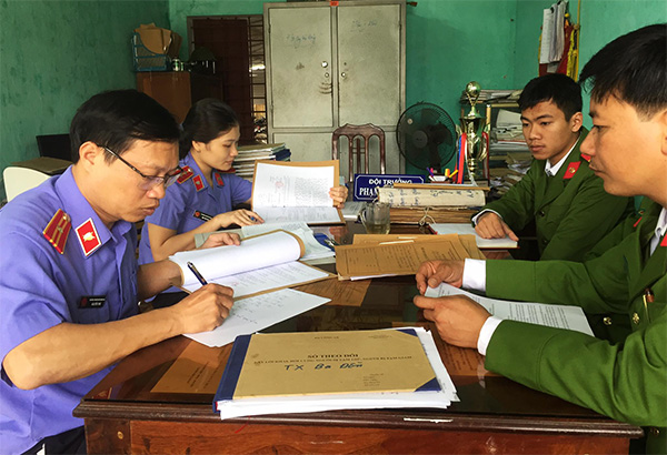 Trực tiếp kiểm sát việc tạm giữ, tạm giam - thi hành án phạt tù quý I/2018 tại Nhà tạm giữ công an huyện Quảng Trạch